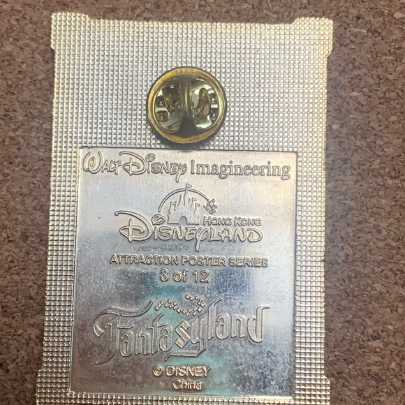 Dumbo in Fantasyland Pin - Picture 2 of 2